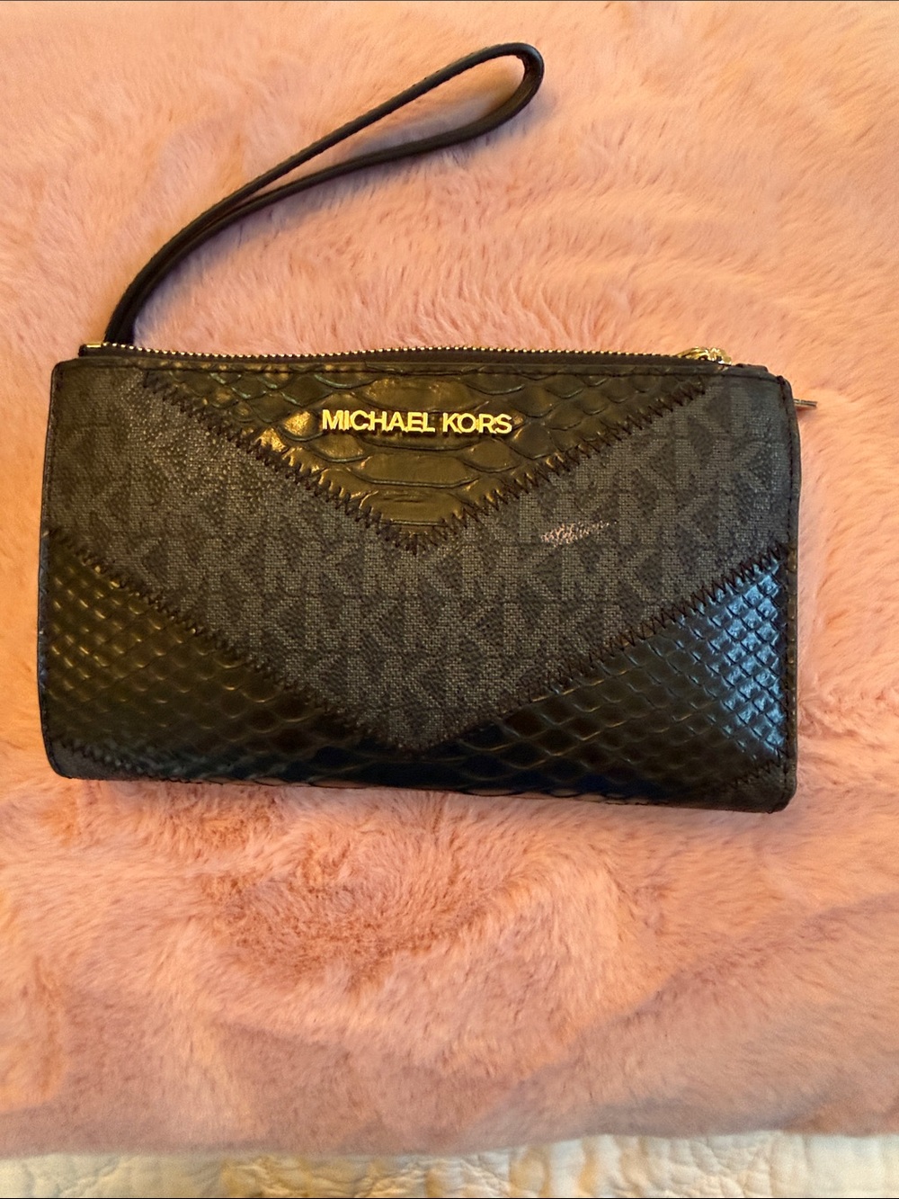 Michael Kors Black Chevron-Panel Wristlet Clutch